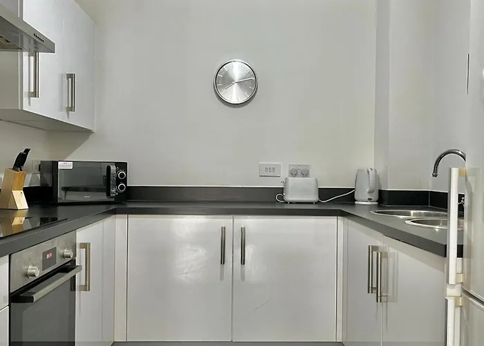 City Centre 1 Bedroom Cozy Apt - With Balcony