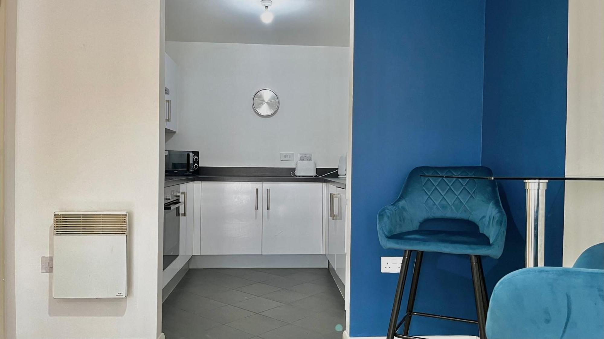 Centre 1 Bedroom Cozy - With Balcony *