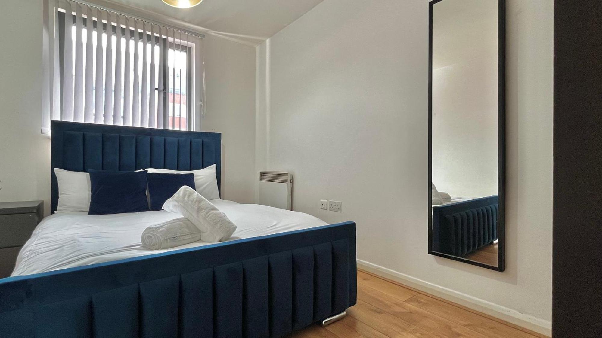 Centre 1 Bedroom Cozy - With Balcony Apartment *