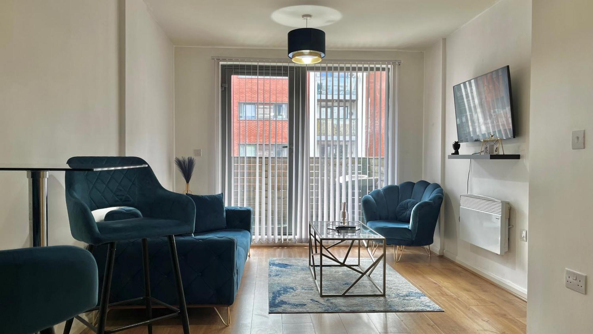 Centre 1 Bedroom Cozy - With Balcony * Birmingham