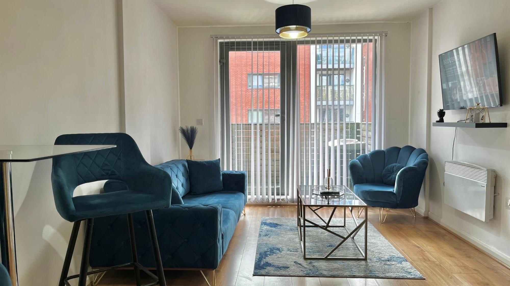 Centre 1 Bedroom Cozy - With Balcony Apartment *